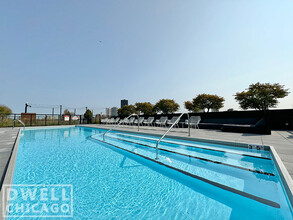 5035 N Broadway St, Unit 2A in Chicago, IL - Building Photo - Building Photo