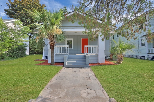 property at 405 W 19th St
