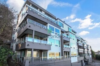 1768 Aurora Ave N in Seattle, WA - Foto de edificio - Building Photo