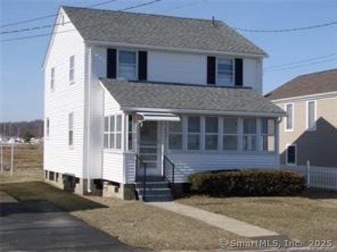 405 Seaside Ave in Westbrook, CT - Building Photo