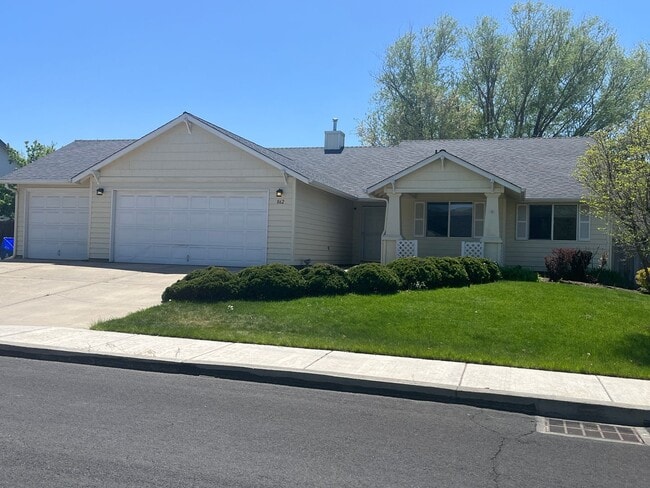 property at 862 NW Oak Ln