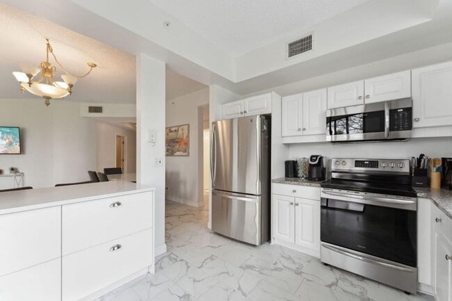 7546 La Paz Blvd in Boca Raton, FL - Building Photo - Building Photo