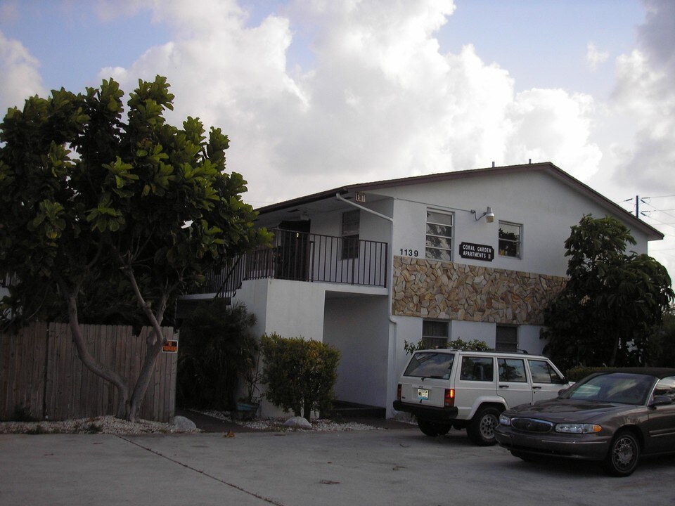 1139 19th Ave N in Lake Worth, FL - Foto de edificio