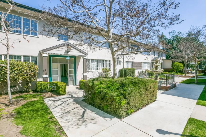 147 N Holliston Ave in Pasadena, CA - Building Photo