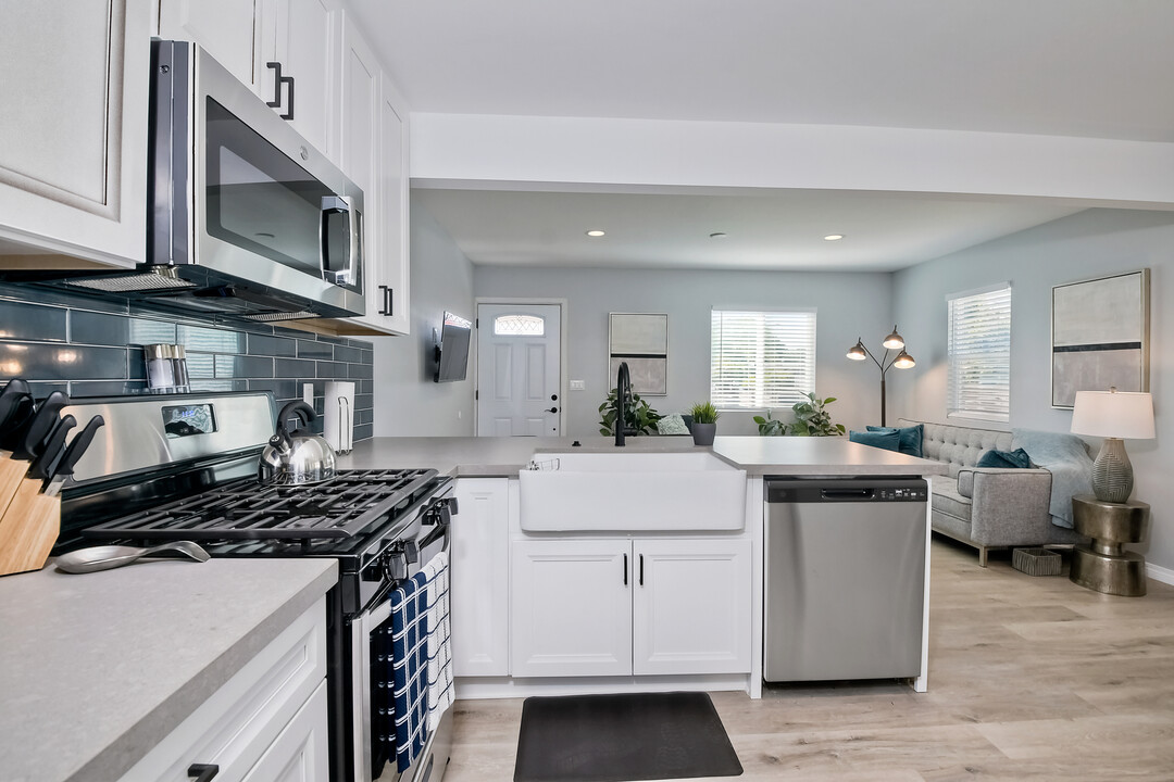 6840-42 Tower St in La Mesa, CA - Building Photo