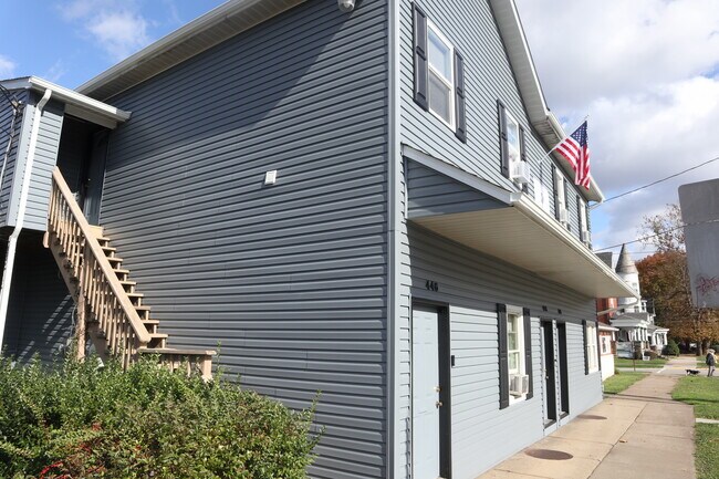 442 3rd St, Unit A in California, PA - Building Photo - Building Photo