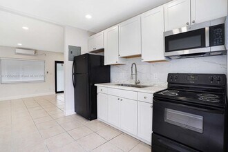 502 NW 7th Terrace in Fort Lauderdale, FL - Building Photo - Building Photo