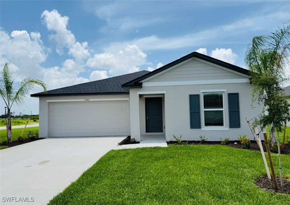 17561 Paradiso Wy in North Fort Myers, FL - Building Photo