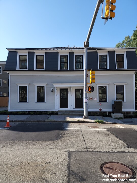 201 Boylston St, Unit 1 in Brookline, MA - Building Photo