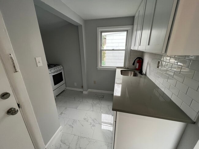 594 Christopher St, Unit 2