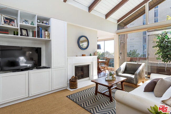 1340 S Beverly Glen Blvd in Los Angeles, CA - Building Photo - Building Photo