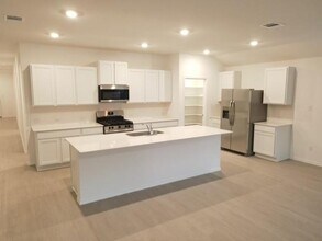 121 Keefer in Kyle, TX - Building Photo - Building Photo