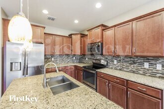 7103 S 19th Ln in Phoenix, AZ - Building Photo - Building Photo