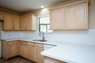 2109 Riverside Dr in West Columbia, TX - Building Photo - Building Photo