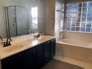 8117 Osborne Dr in Austin, TX - Building Photo - Building Photo