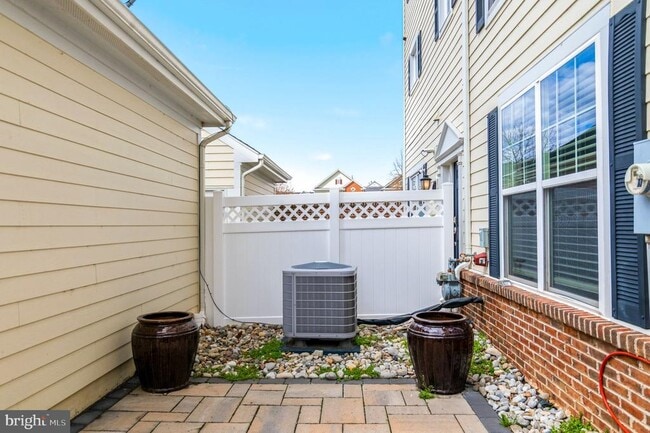 612 Marina Landing Ln