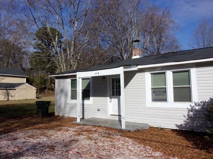 307A Hall St in York, SC - Building Photo