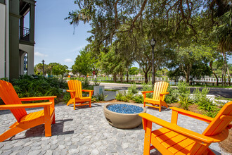 The Central on Orange Lake Apartments in New Port Richey, FL - Foto de edificio - Building Photo