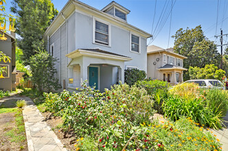 6053 Harwood Ave in Oakland, CA - Building Photo - Building Photo