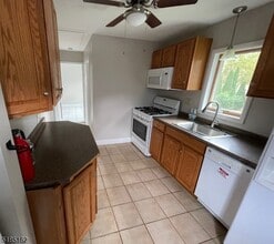 39 Chesapeake Ave in Parsippany Troy Hills, NJ - Building Photo - Building Photo