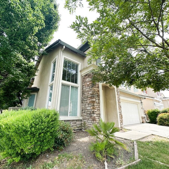 5394 Hartona Way in Sacramento, CA - Building Photo - Building Photo