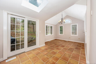 158 Wolfpit Rd in Wilton, CT - Building Photo - Building Photo
