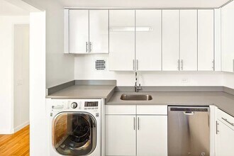 2 S End Ave in New York, NY - Building Photo - Building Photo