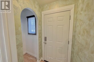 165 Oxford St W in London, ON - Building Photo - Building Photo