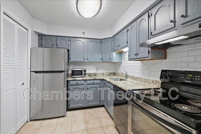 1301 N Courthouse Rd in Arlington, VA - Building Photo - Building Photo