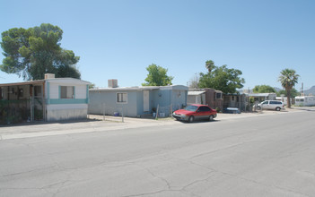 Sun City in Tucson, AZ - Foto de edificio - Building Photo