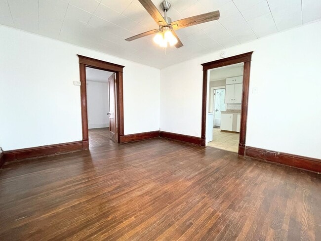 611 E Ave B in Hutchinson, KS - Building Photo - Building Photo