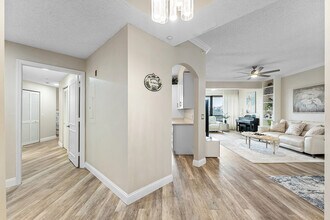 7546 La Paz Blvd in Boca Raton, FL - Building Photo - Building Photo