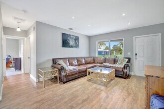 3241 SW 19th St in Fort Lauderdale, FL - Building Photo - Building Photo