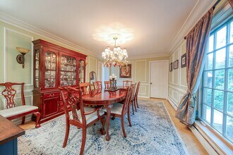 12 Oakglen Dr in Oakmont, PA - Building Photo - Building Photo