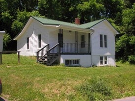 716 Park Lane in Pulaski, VA - Building Photo