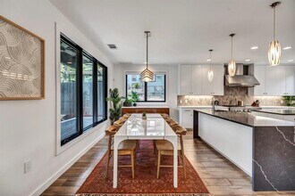 613 Terrell Hill Dr in Austin, TX - Building Photo - Building Photo