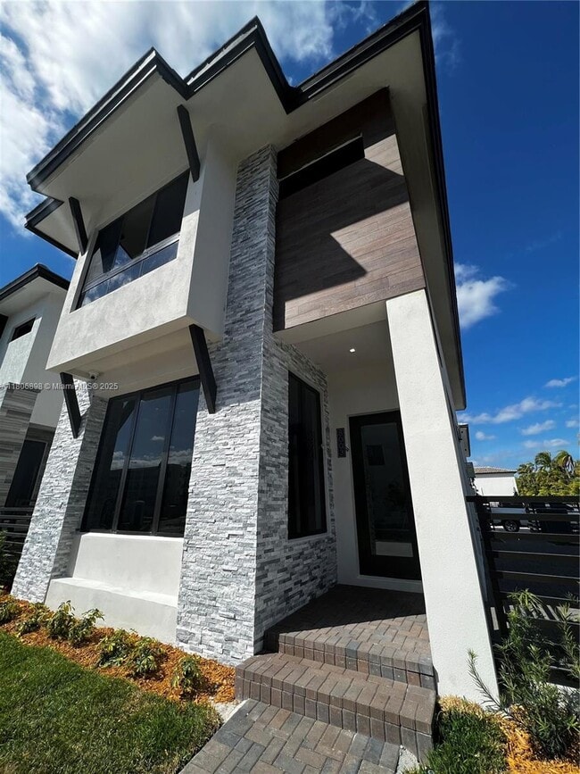 8003 NW 42nd St in Doral, FL - Building Photo - Building Photo