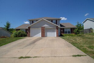 1415 N Frideriki Dr in Columbia, MO - Building Photo