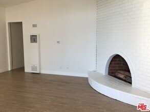 22041 Pacific Coast Hwy in Malibu, CA - Building Photo - Building Photo