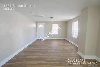 2227 Broad St in New Castle, IN - Foto de edificio - Building Photo