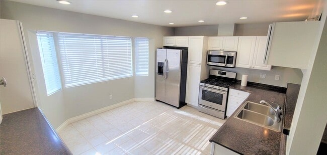9001 Paddington Dr in Riverside, CA - Foto de edificio - Building Photo