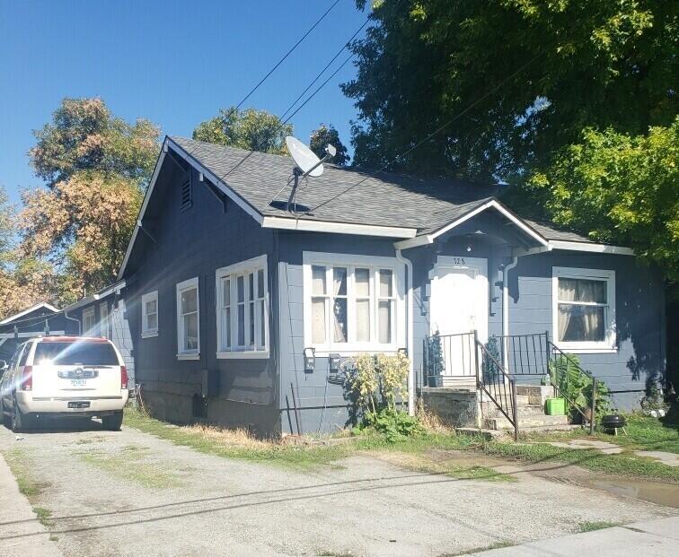 728 W 11th St in Medford, OR - Building Photo