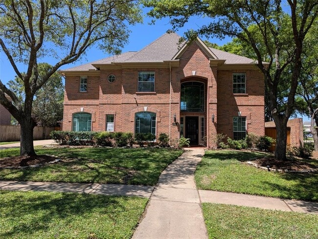 3323 Scenic Elm St