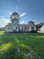 14608 Jefferson Ave in Chester, VA - Building Photo