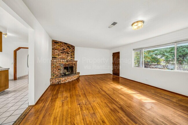 2100 David Ave in Monterey, CA - Building Photo - Building Photo