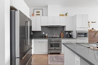 207 W Johanna St, Unit 306 in Austin, TX - Building Photo - Building Photo