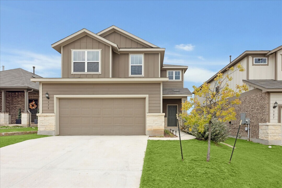 379 Papaya Dr in Buda, TX - Building Photo