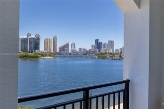 3255 NE 184th St in Aventura, FL - Building Photo - Building Photo