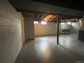 19710 Moross Rd in Detroit, MI - Building Photo - Building Photo