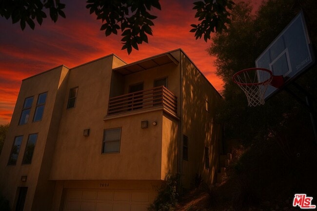 7024 Treasure Trail in Los Angeles, CA - Building Photo - Building Photo